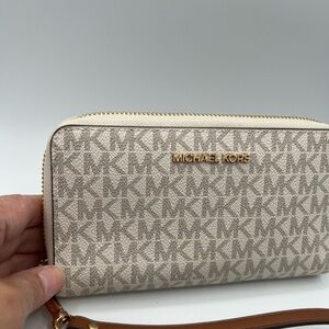 Michael Kors Jet Set Travel Wristlet Wallet - Vanilla MK Logo NWT